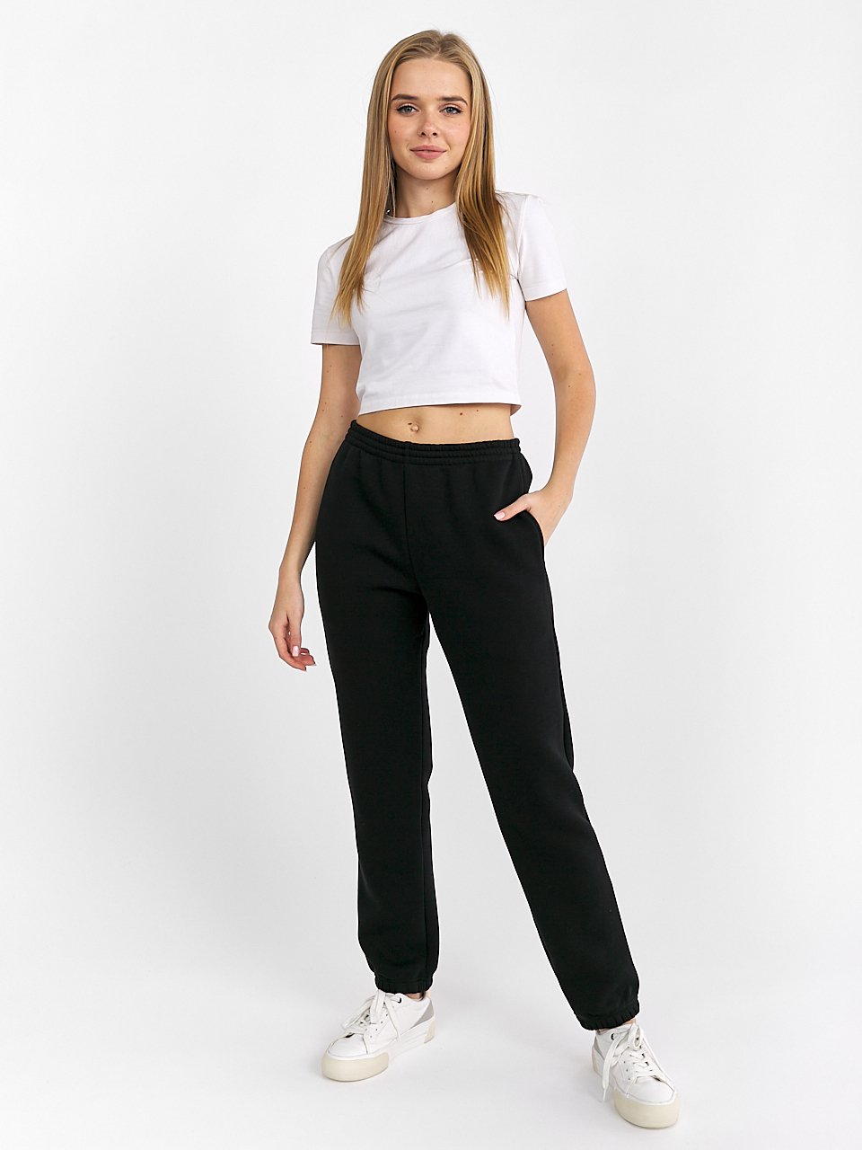 <a href="https://www.wildberries.ru/catalog/45980990/detail.aspx?targetUrl=BP" rel="noopener noreferrer" target="_blank">Брюки спортивные</a><br><a href="https://www.wildberries.ru/catalog/45980990/detail.aspx?targetUrl=BP" rel="noopener noreferrer" target="_blank">арт.&nbsp;45980990</a>